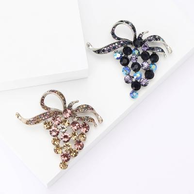 Stylish And Fresh Alloy Rhinestone Grape Brooch Exquisite And Versatile Women'S Suit Cardigan Corsage Jewelry Pin