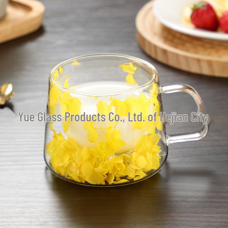 Elegant Double-Layer Glass Cup with Real Flower Design - Perfect for Coffee or Water, Made from High-Quality Borosilicate.