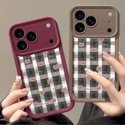 Coque iPhone Ours Plaid: Protection Mignonne et Résistante aux Chocs pour iPhone 13, 14 Pro Max, 15 et 16 Pro.