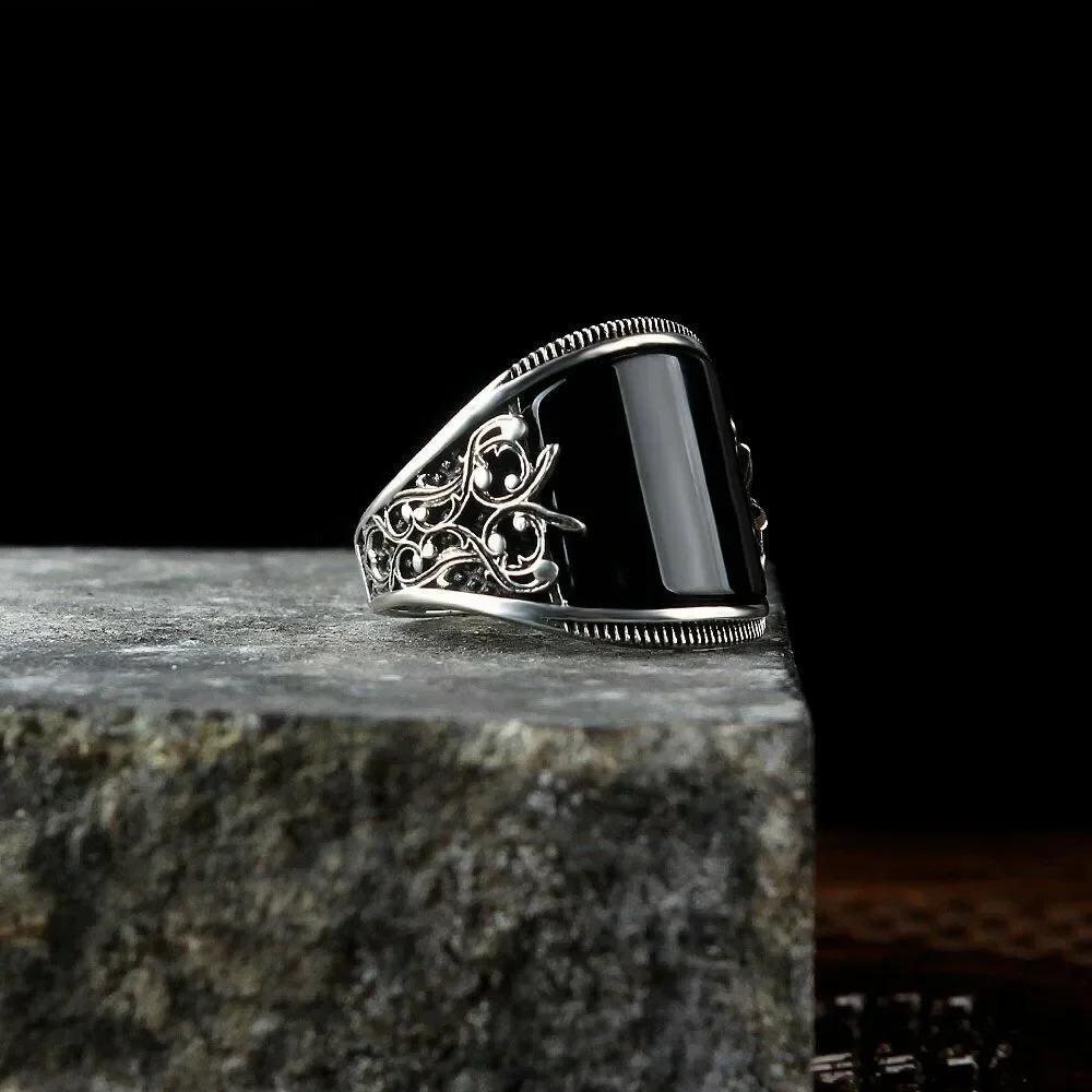 New Mifeiya Creative Black Crystal Rhinestone Zircon Rings for Men CopperColor Wedding Party Vintage Fashion Jewelry