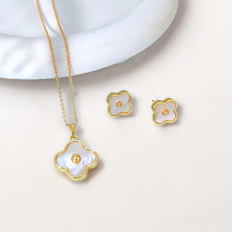 Womens Delicate Clover Pendant Necklace Set Minimalist Copper Shell Flower Choker Chain Daily Wear