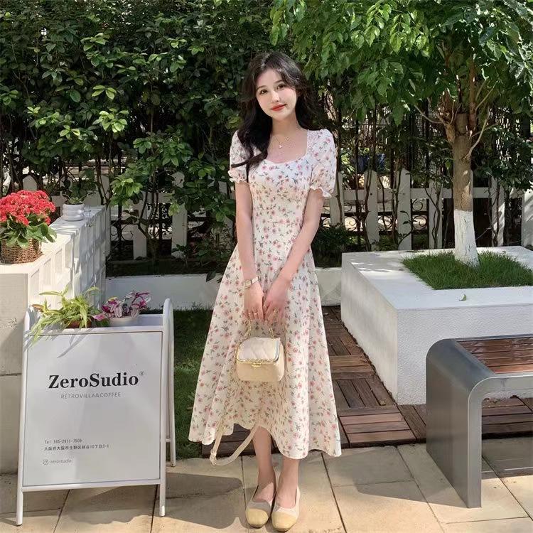 

Элегантное чайное платье с цветочным принтом: Французский стиль, короткие рукава, женственный, средней длины с узкой талией — идеально подходит для весны и лета. Extra Extra Large