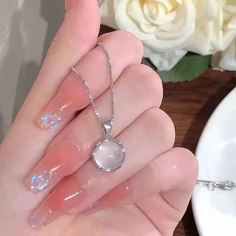 White Chalcedony Necklace Light Luxury High Sense Gentle Fairy Air Collarbone Chain High Sense Necklace