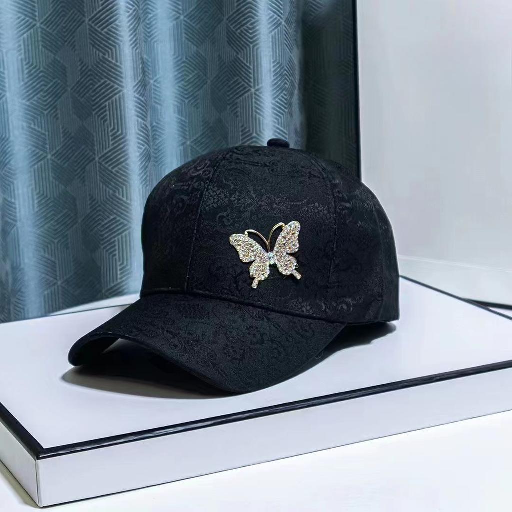 Casquette de baseball élégante en polyester pour femme, légère et ajustée, avec motif papillon en strass et imprimé dentelle, pour la Saint-Valentin, avec fermeture à pression.