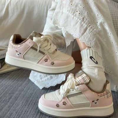 Campus-Stil kleine weiße Schuhe Damen Herbst neue atmungsaktive Board-Schuhe vielseitige Studenten mit Röcken Brotschuhe