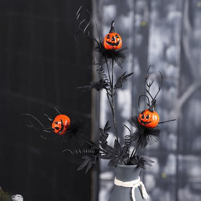 Künstlicher Halloween-Stiel Faux Korkenzieherweidenzweig mit Kürbis und schwarzen Ahornblättern Gotische künstliche Zweigspieße für Vase DIY Heimdeko