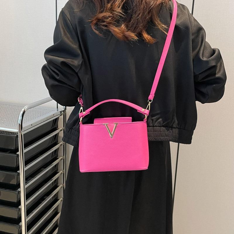 Fashion and high-end summer new light luxury texture niche versatile shoulder messenger handbag
