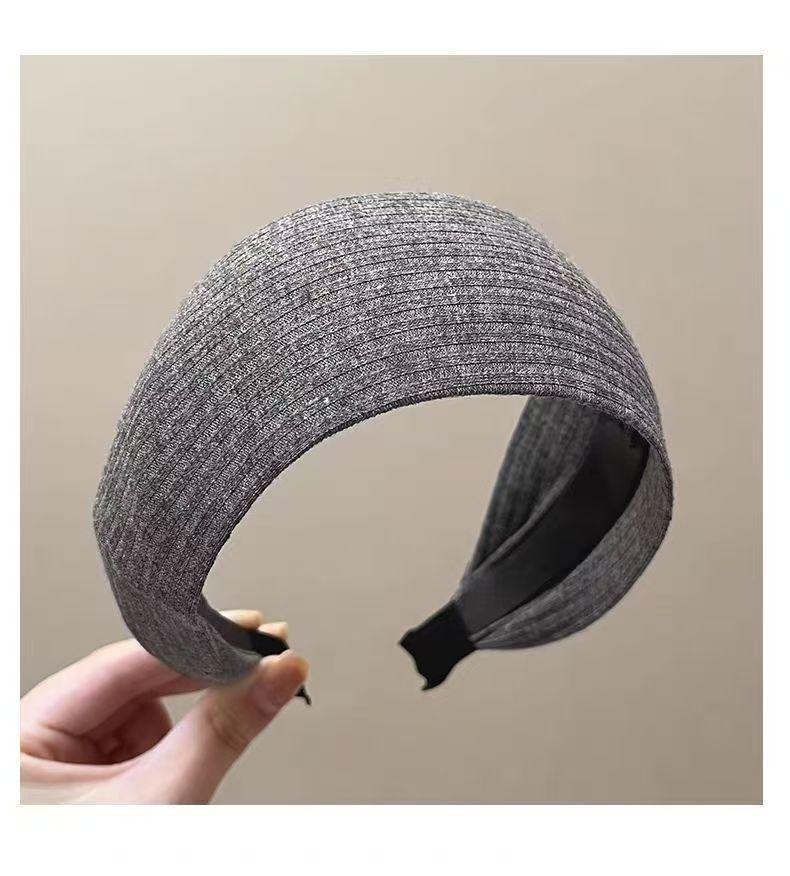 Yi Mengling Graues Strickstirnband mit breiter Krempe für Damen - Herbst/Winter 2025 Neue Kollektion Haaraccessoire.