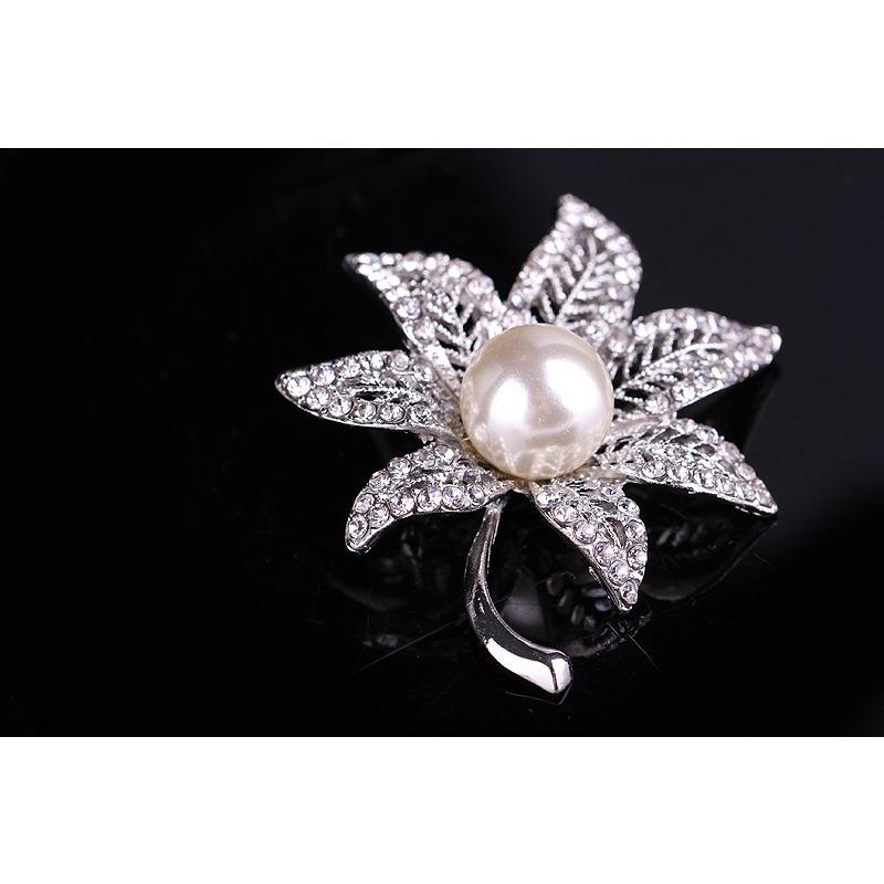 Fashion Middle Large Pearl Maple Leaf Full Diamond Brooch Perfect Gift for Couples Corsage Flower Corsage Buckle Women Accessories