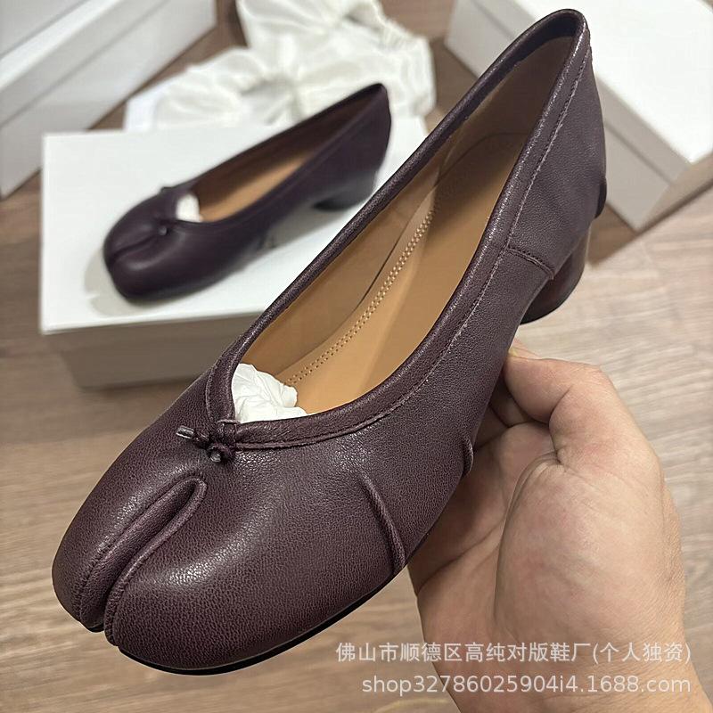Guangzhou high version tabi medium heel split-toed shoes women's full leather pig's trotters ballet horse single shoes