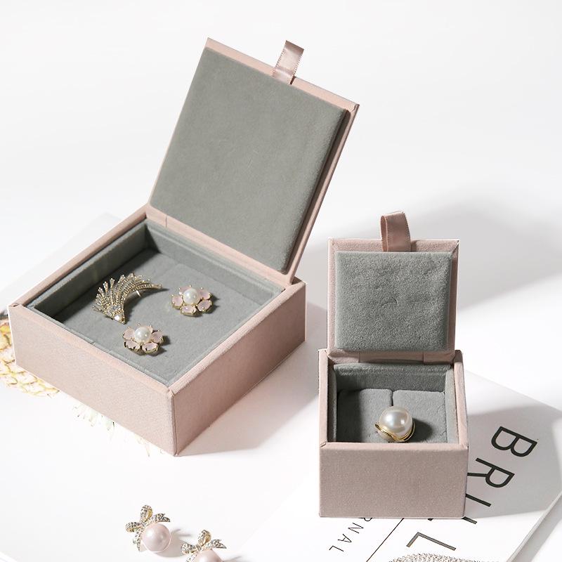 Vintage Velvet Jewelry Box with Lace and Hot Stamping – Ideal for Rings, Pendants, and Bangles.