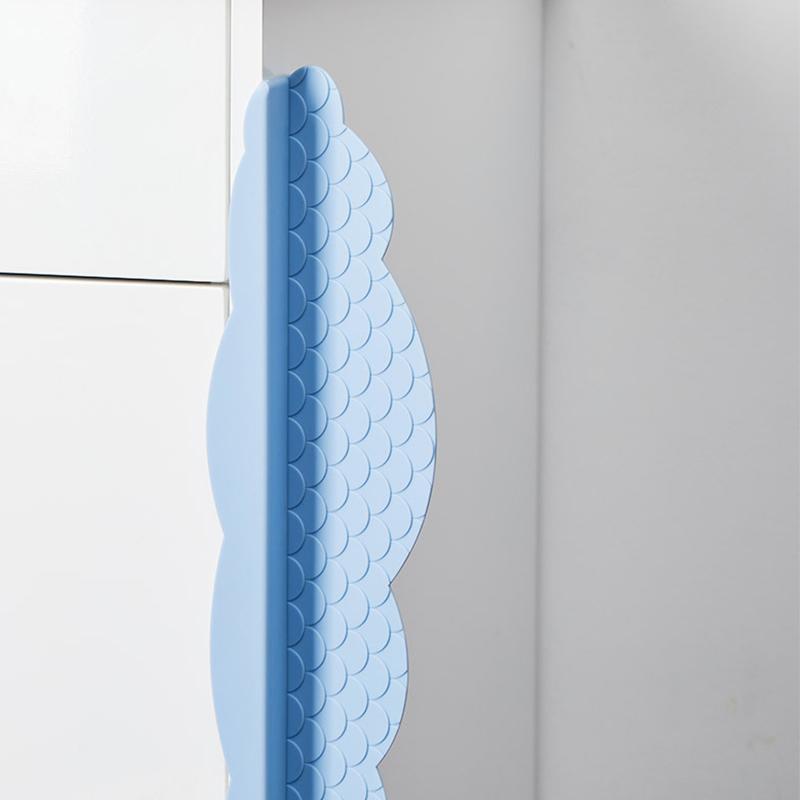 Kitchen Sink Water Splashing Guard Silicone Water Splatter Guard with Suction Cup for Dishes Washing