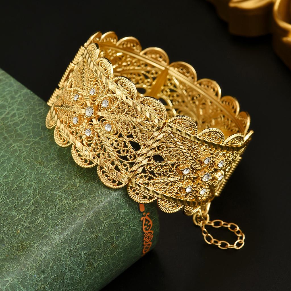 Bracelet de mariée algérienne Bijoux avec motif de pièce de monnaie graphique Napoléon Finement sculpté, Un accessoire de poignet pour robe de mariée corsage