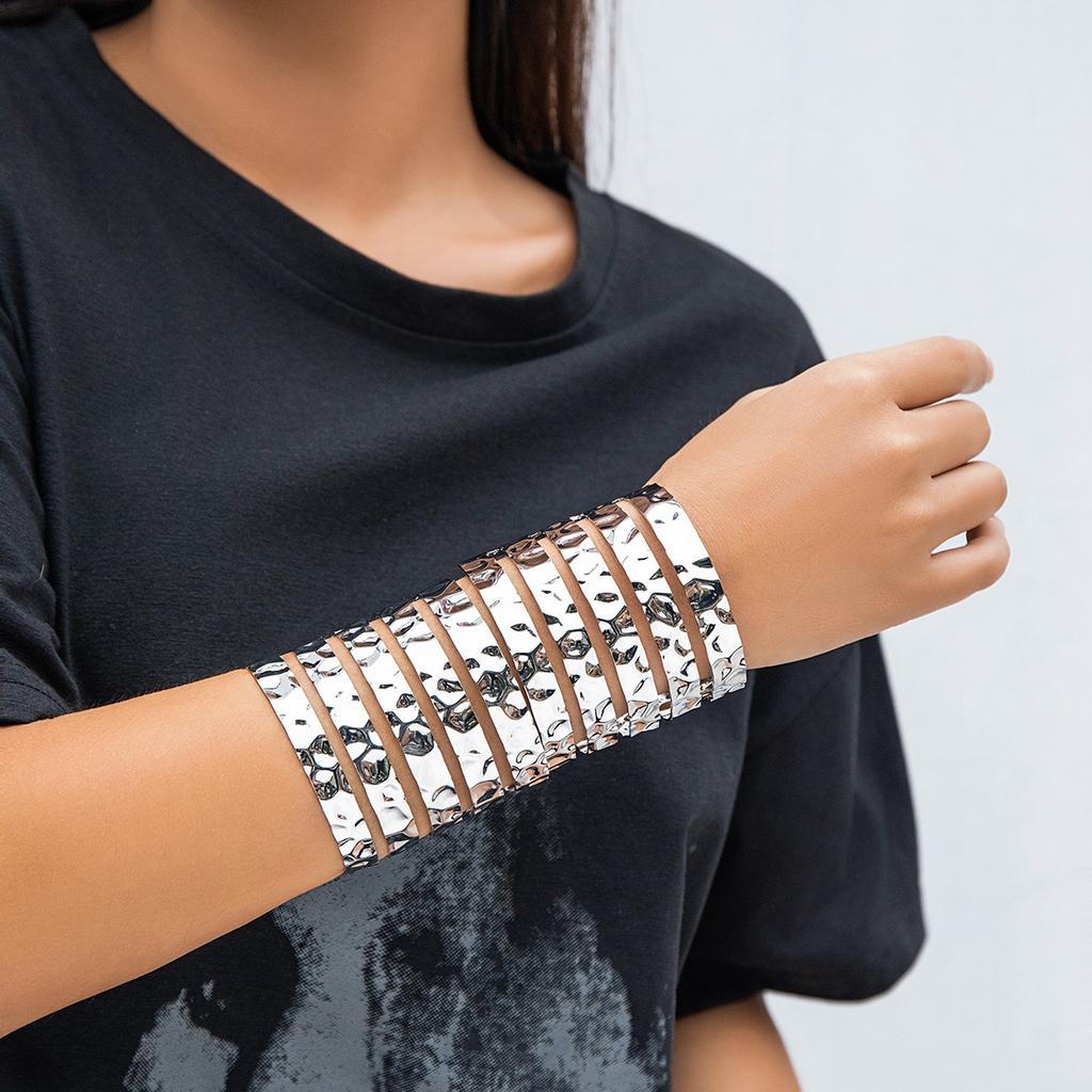 JMXD-Schmuck, offenes Armband mit hohler Linie und flüssigem Percussion-Muster, übertriebenes, breitseitiges geometrisches Punk-Armband