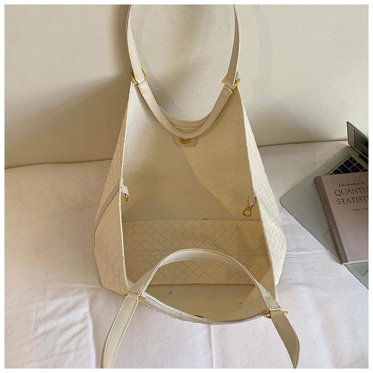 2026 Autumn High-End Retro Woven Large Capacity Women's Shoulder Bag with Mother-Child Feature