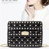 Borsa a tracolla quadrata piccola Xiaoxiangfeng con catena e rivetti, borsa a mano in pelle di pecora, borsa da donna a spalla singola con patta in pelle, best-seller