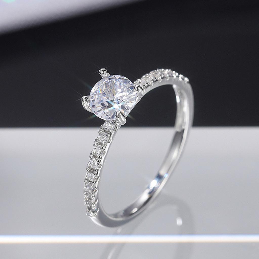 Classic 4 Claws Design Round Zirconia Women Wedding Engagement Rings  Available Low-key Bridal Jewelry Hot Sale