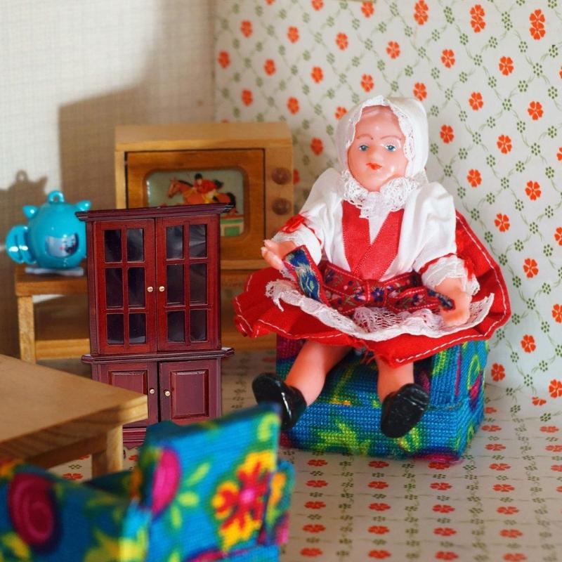 1/12 Scale Miniature Wood Corner Display Cabinet For Doll House Accessories With MultiTier Storage Design Scene Decors