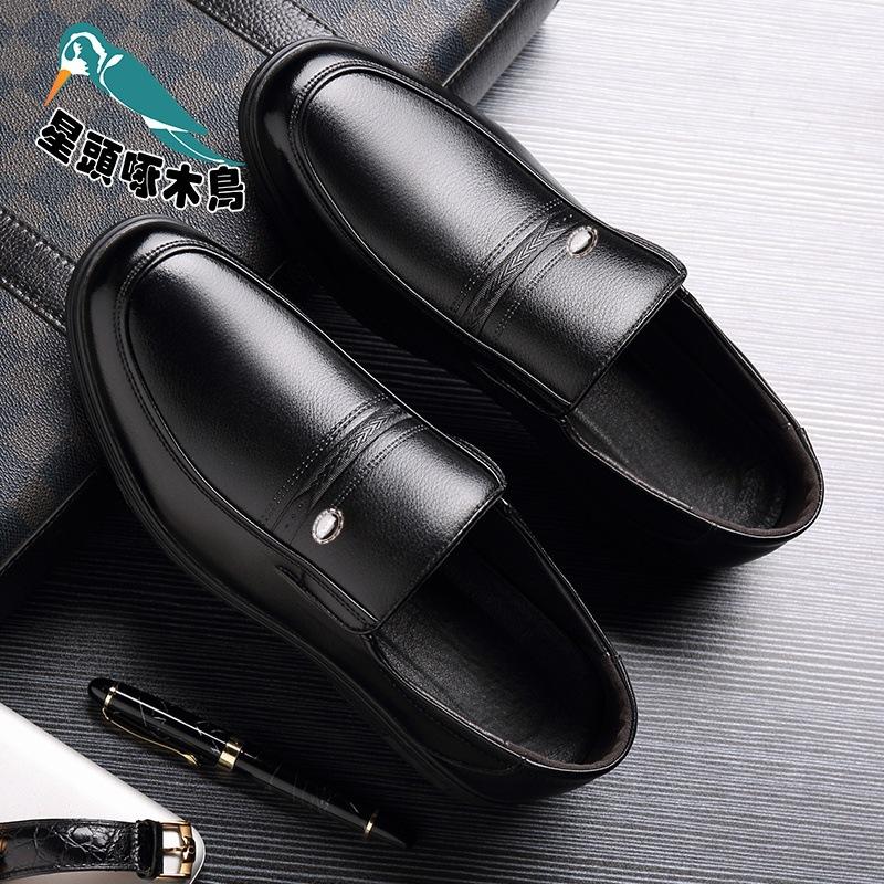 2025 Frühling neue Herrenlederschuhe Business Casual atmungsaktiv rutschfest Mittelalter Papa Lederschuhe