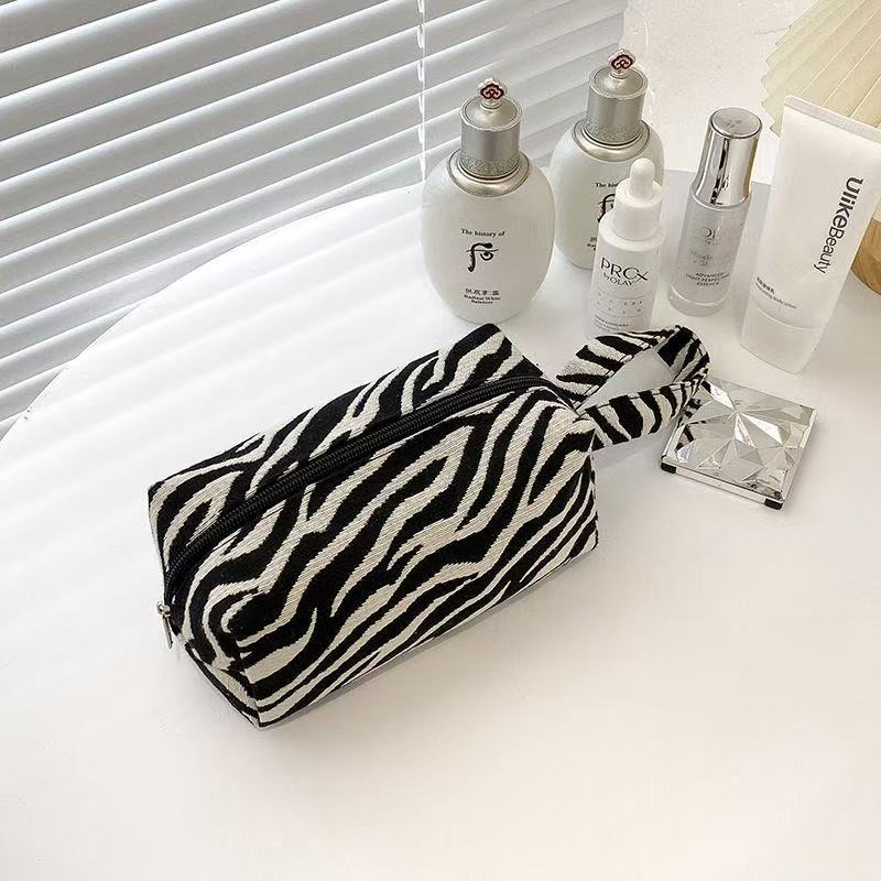 Leopard Print Makeup Bags Pillow Pen Bag High Quality WOMEN'S Large Capacity Pillow Bag Portable Storage Handbag Free Shipping