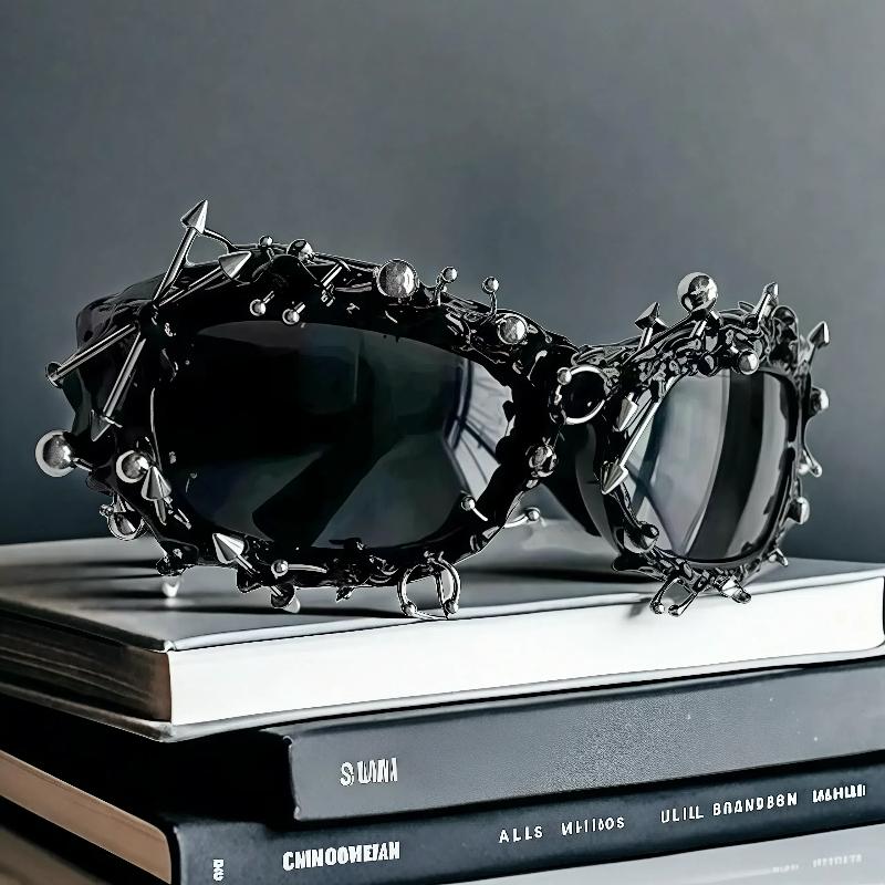 

New Personalized Sunglasses for Women and Men Punk Rivet Frame Eyewear Cool Hiphop Dancing Party Unisex Fashion Shades UV400 чёрный