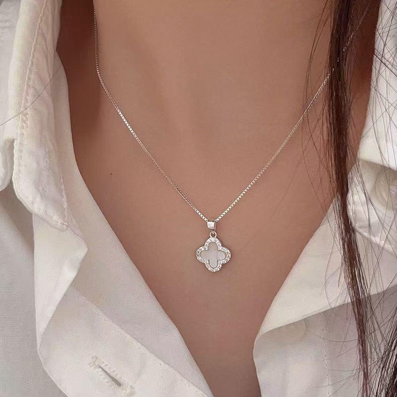 Trendy Four-Leaf Clover White Mother-of-Pearl Necklace for Women, Fashionable Choker, Light Luxury Clavicle Chain, Niche Design, High-End Feel