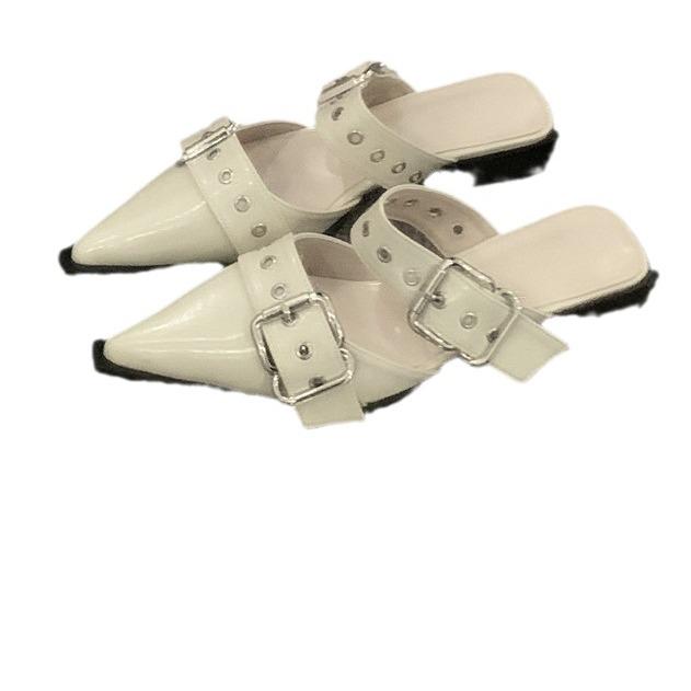 2025 new cool slippers women's summer wear thick heel low heel belt buckle half bag head retro British pointed slippers