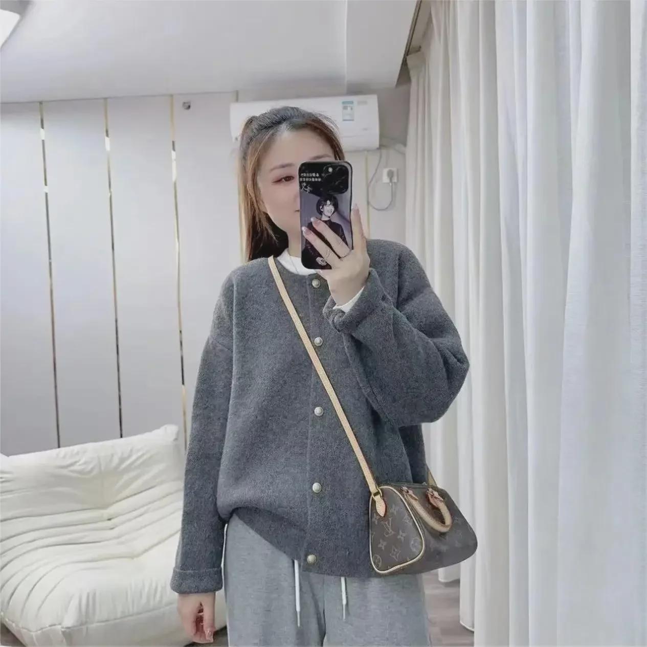 

Премиальное вязаное пальто-кардиган в корейском стиле от Дженни - Женский однотонный кардиган на пуговицах с круглым вырезом One Size (80-140)