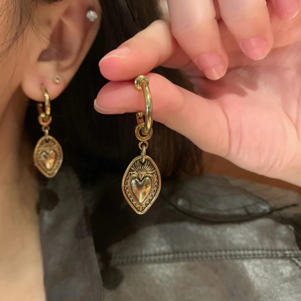 Bohemian Retro Gold Color Shield Heart-shaped Relief Pendant Dangle Earrings for Women Personality Trendy Jewelry Accessory Gift