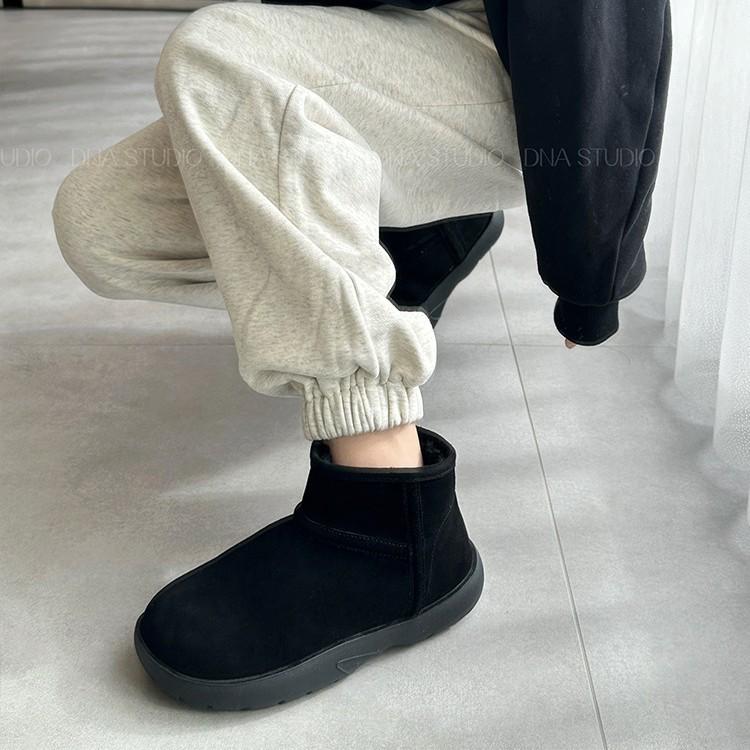 Grubopodeszwowe matowe kozaki śnieżne damskie 2025 nowe wszechstronne sportowe i rekreacyjne aksamitne krótkie kozaki termiczne bawełniane kozaki