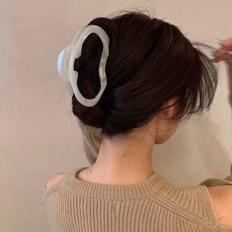 Retro Cloud Elegant Hair Claw Clip for Women - Summer Style Hairpin