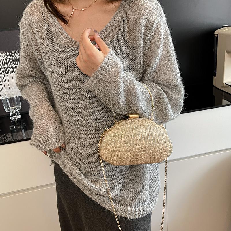 Banquet portable small bag women's 2026 new popular fashion chain dinner bag temperament versatile women's messenger bag
