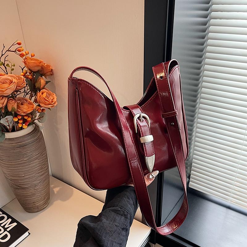 Модные женские сумки через плечо — фото 8