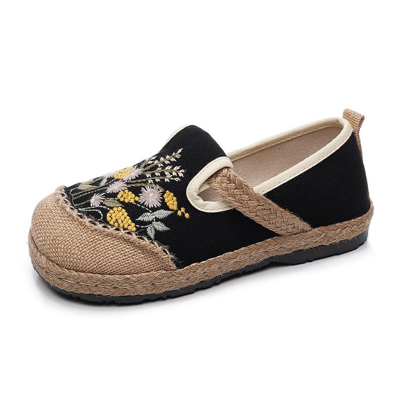 Tang Chen low-heeled round head Chinese style shallow mouth retro flat shoes, square dance performance Hanfu embroidered shoes women
