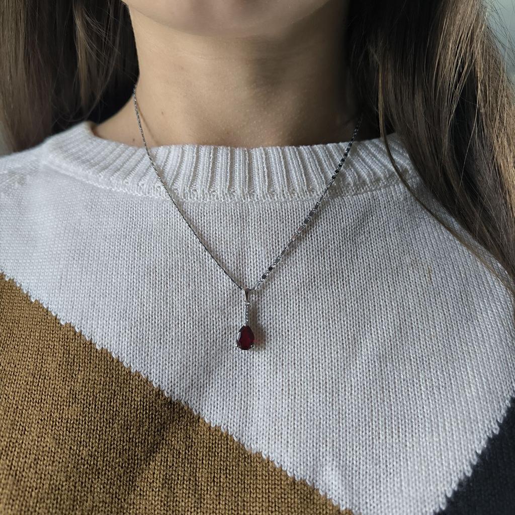 Серебряная подвеска с гранатом (60002329)