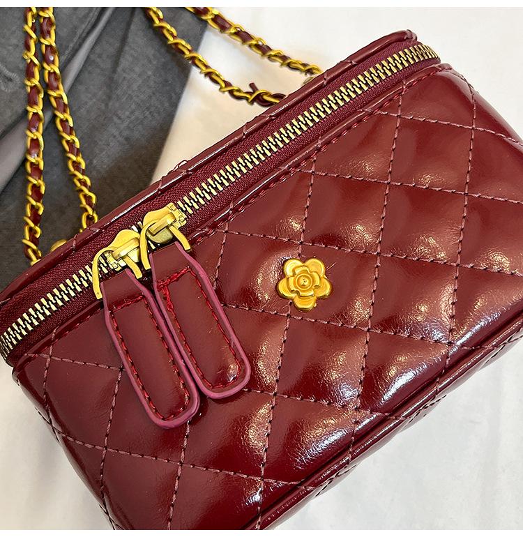 Argyle Embroidered Women's Crossbody Chain Bag - 2025 Spring/Summer Trendy Small Square Bag