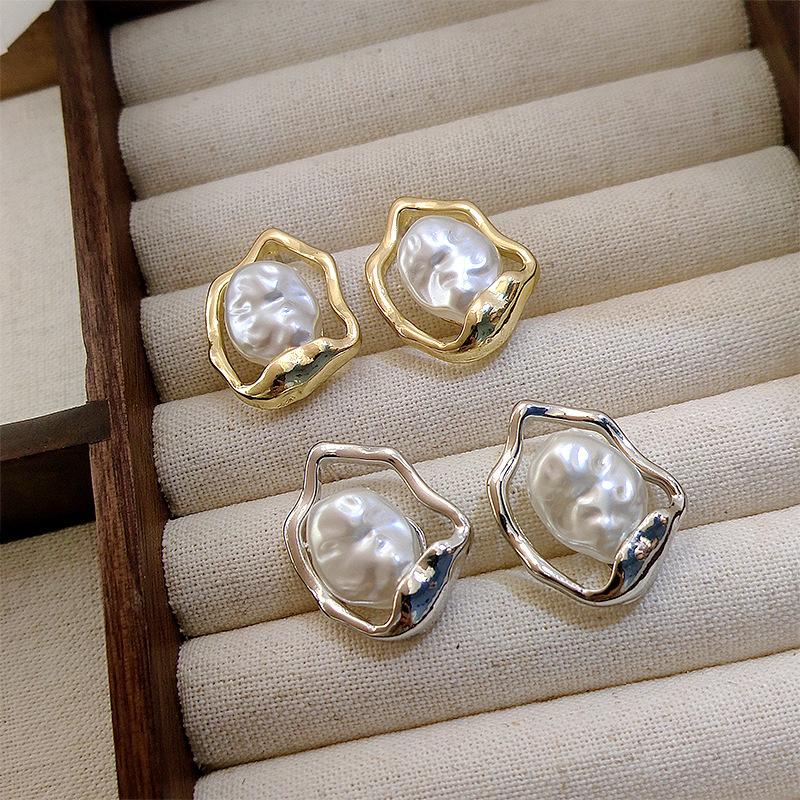 European and American Luxury Niche Pearl Earrings Women's High-end Design Versatile Temperament Flower Earrings Earrings