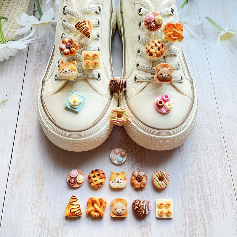 Cartoon Food Toy Shoelace Buckle for Kids' Shoes - Cat, Bear, Cake Design Decorative Accessories