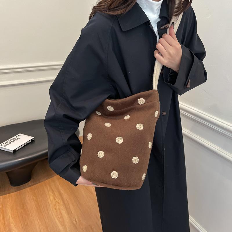 Winter Damen Wollbeutel mit großem Fassungsvermögen 2025 neue Mode Polka Dot College Wind Eimertasche vielseitige Umhängetasche