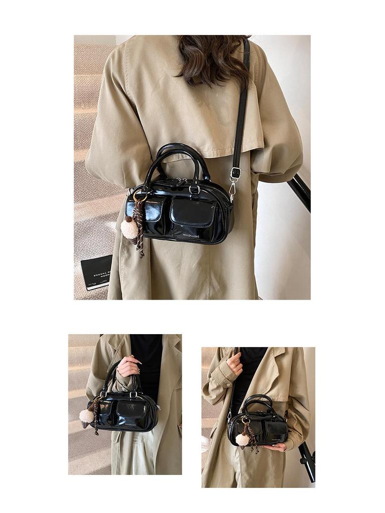 Dámská retro lakovaná crossbody bowlingová taška s dvojitou kapsou