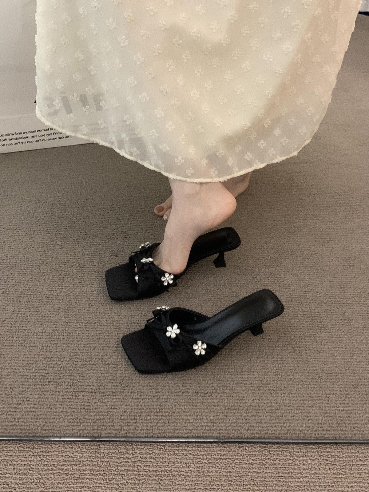 

French fairy style high-end stiletto slippers female summer wear 2025 summer soft-soled travel exquisite sandals 35