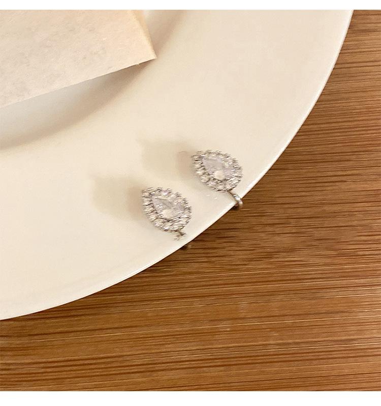 

Циркониевые клипсы-капли, модные простые серьги в стиле легкой роскоши, женские нишевые уникальные серьги с темпераментом холодного ветра