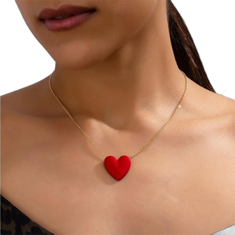 Heart Pendant Necklace for Women, Elegant Versatile Clavicle Chain, Perfect for Holiday Gifts