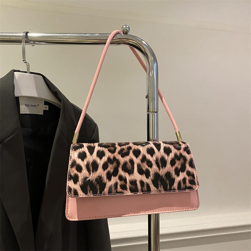 Leopard Print Niche Fashion Popular Shoulder Bag New Versatile Texture Fashionable Foreign Style Messenger Bag High Sense Design