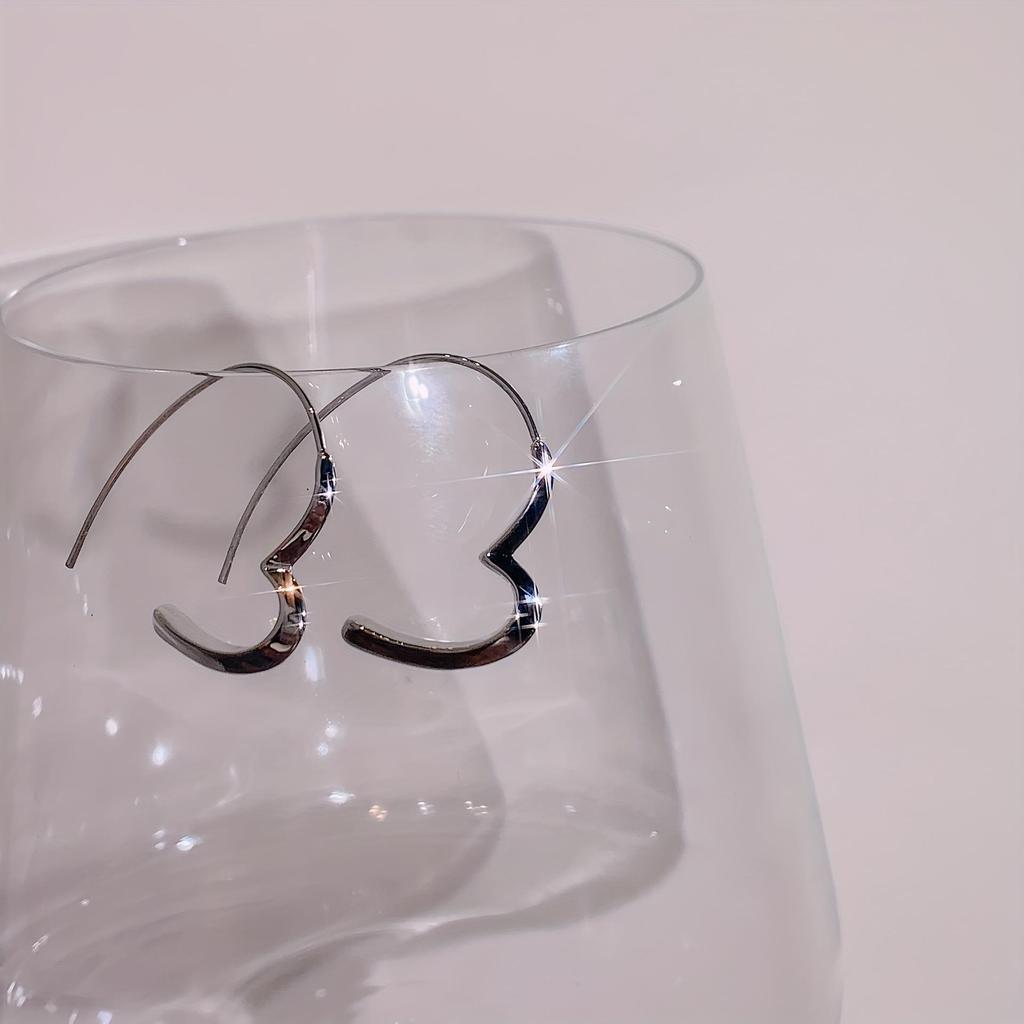 Elegant Light Luxury Heart Stud Earrings for Women