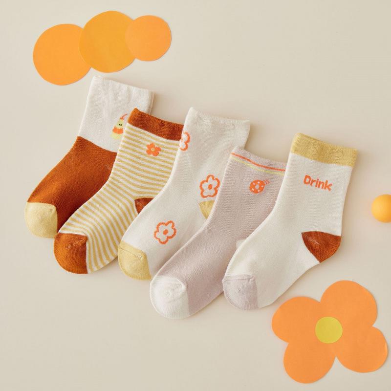 

Winter Cartoon Children s Mid-Calf Socks with Ruffled Edge for Boys and Girls - Breathable and Sweat-Absorbent. High Elasticity C, Age 1-6