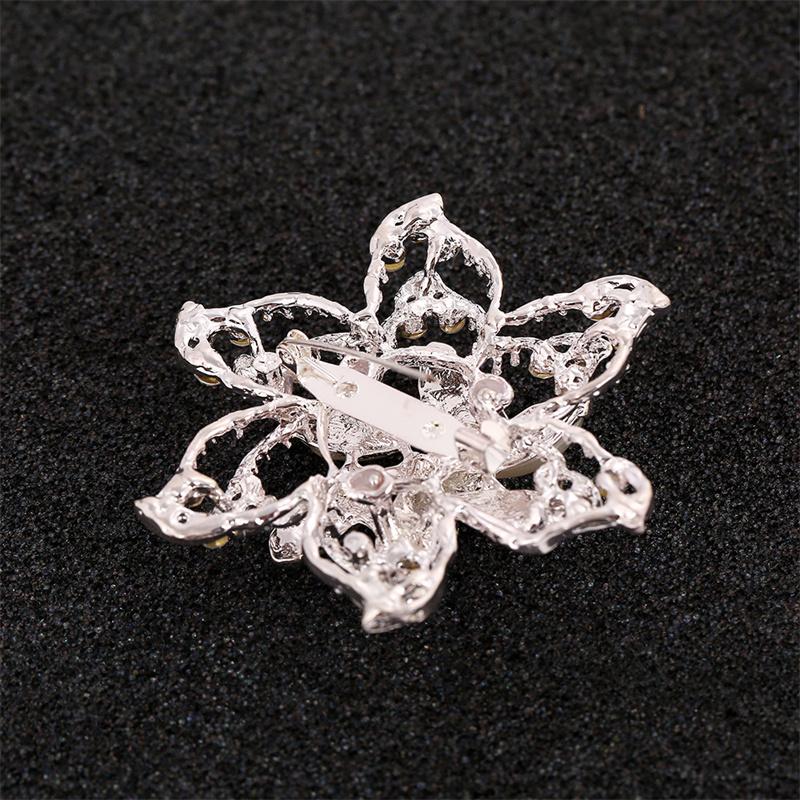 High End Exquisite Craftsmanship Pin Brooch European American Fashionable Three Layer Hollow Three Dimensional Pearl Flower Alloy Metal BroochFlower