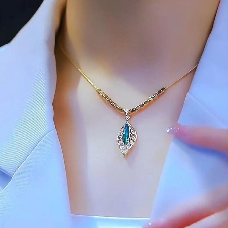 Gold Leaf Necklace For Women With Diamondinlaid Alloy Pendant Elegant Vintage Jewelry