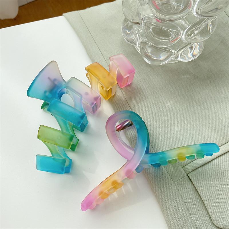 Fashionable Large Hair Claw Clip In Unique Frosted Resin For Womens Elegant Updos