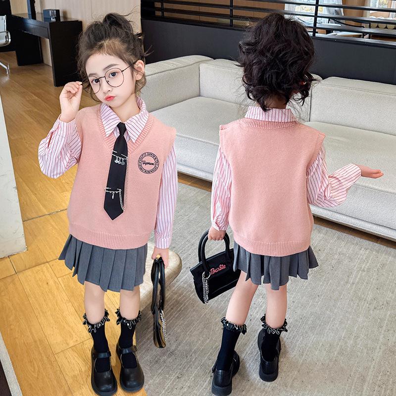 Girls' Garden Academy Rabbit Police Officer Three-Piece Set: JK Shirt, Vest, and Pleated Skirt.